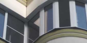 Остекление Балкона квартиры КПД теплое,демонтаж старого балкона.остекление данного балкона отличается от остекления в Хрущевке а именно форма данного объекта изогнутая.