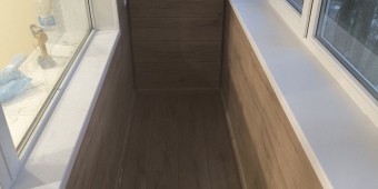 Внутренняя отделка балкона ламинатом, установка сушилки для белья, настил полу, утепление передней части, утепления потолка.